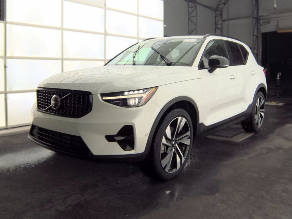 2025 Volvo XC40 Ultra Dark photo