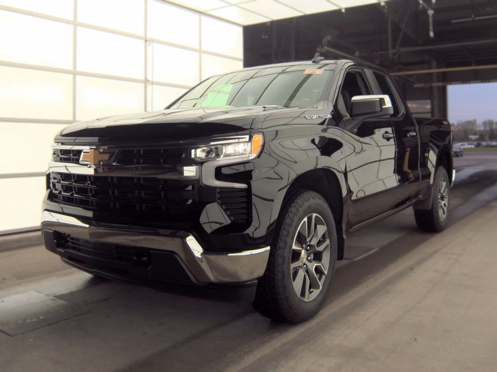 2025 Chevrolet 1500 LT photo