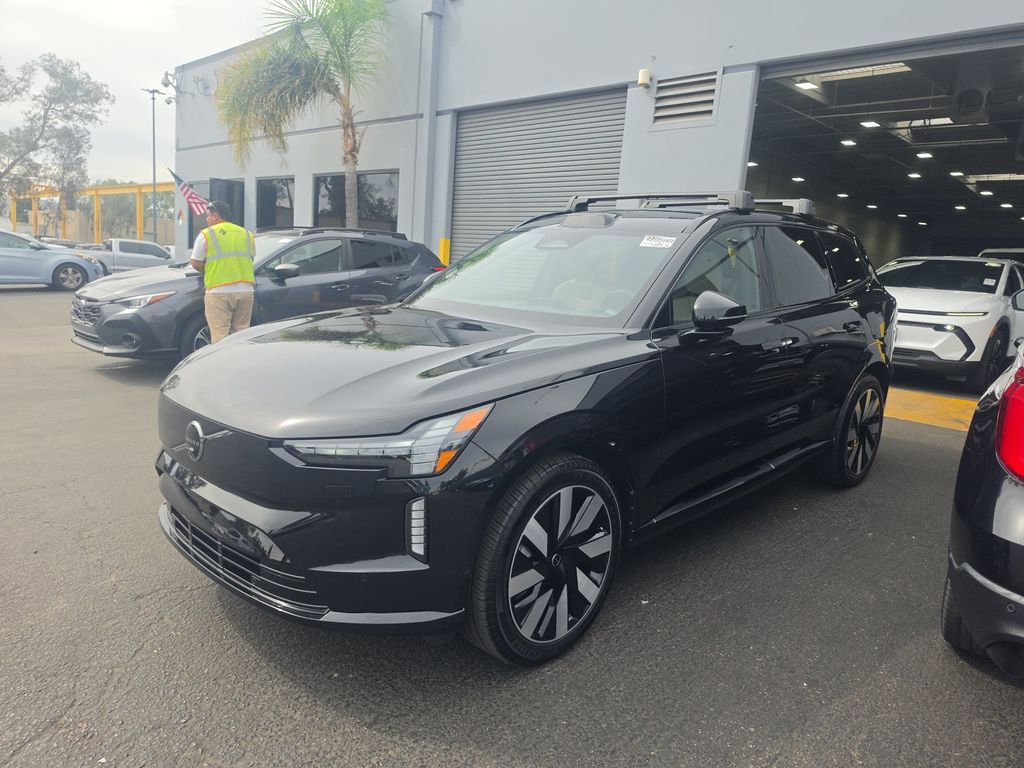 2025 Volvo EX90 Ultra photo