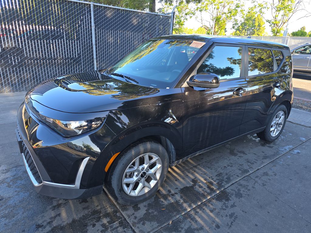 2025 Kia Soul LX photo