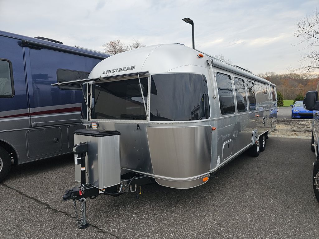 2023 Airstream 30RBT Globetrott photo