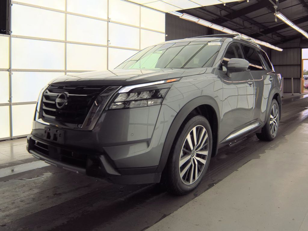 2025 Nissan Pathfinder Platinum photo