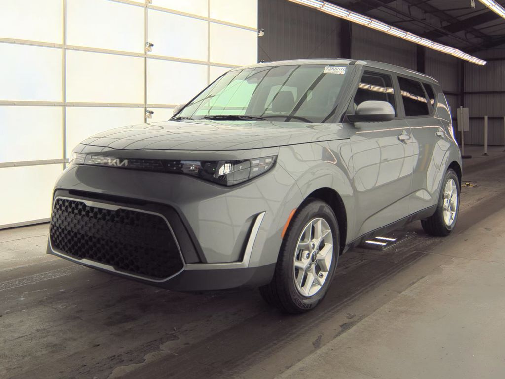 2025 Kia Soul LX photo