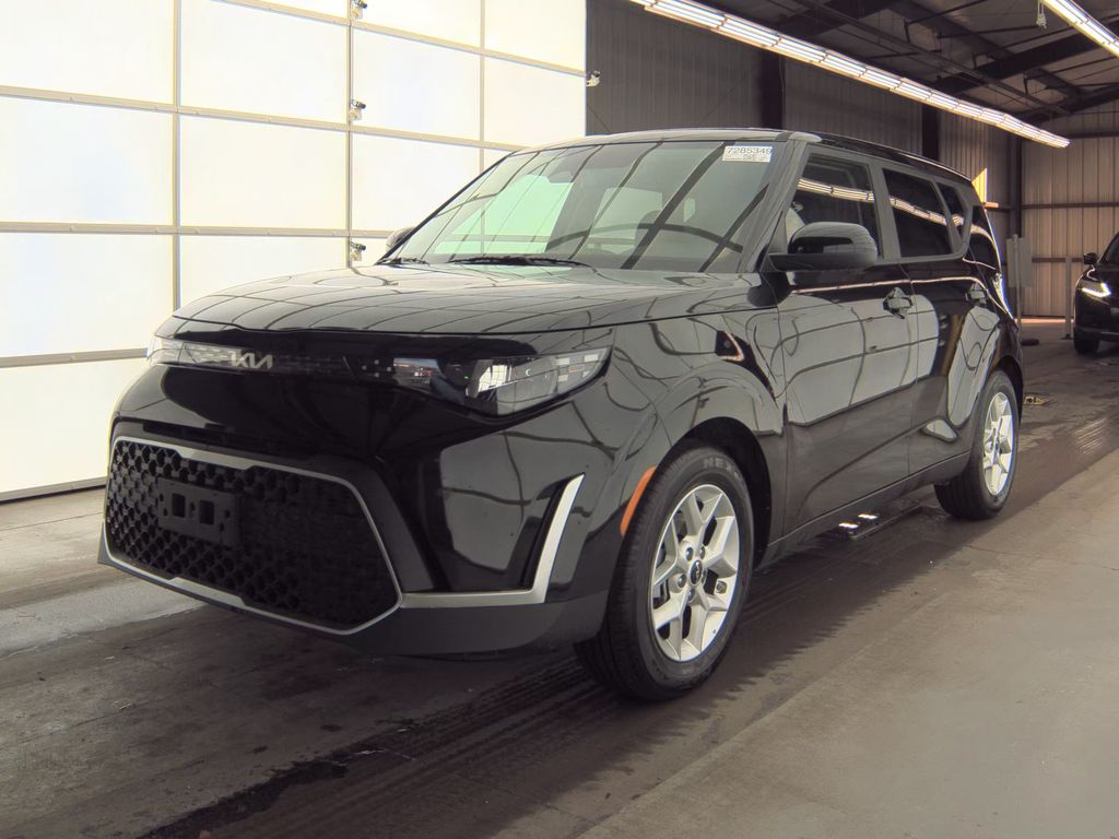 2025 Kia Soul LX photo
