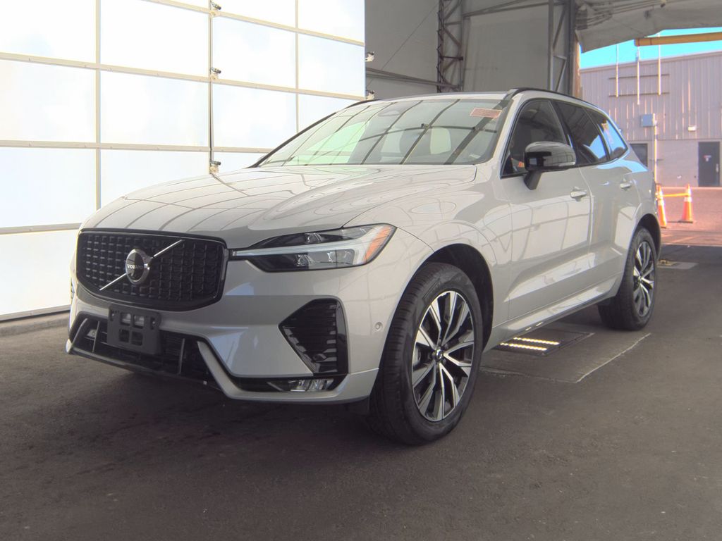 2025 Volvo XC60 Plus photo