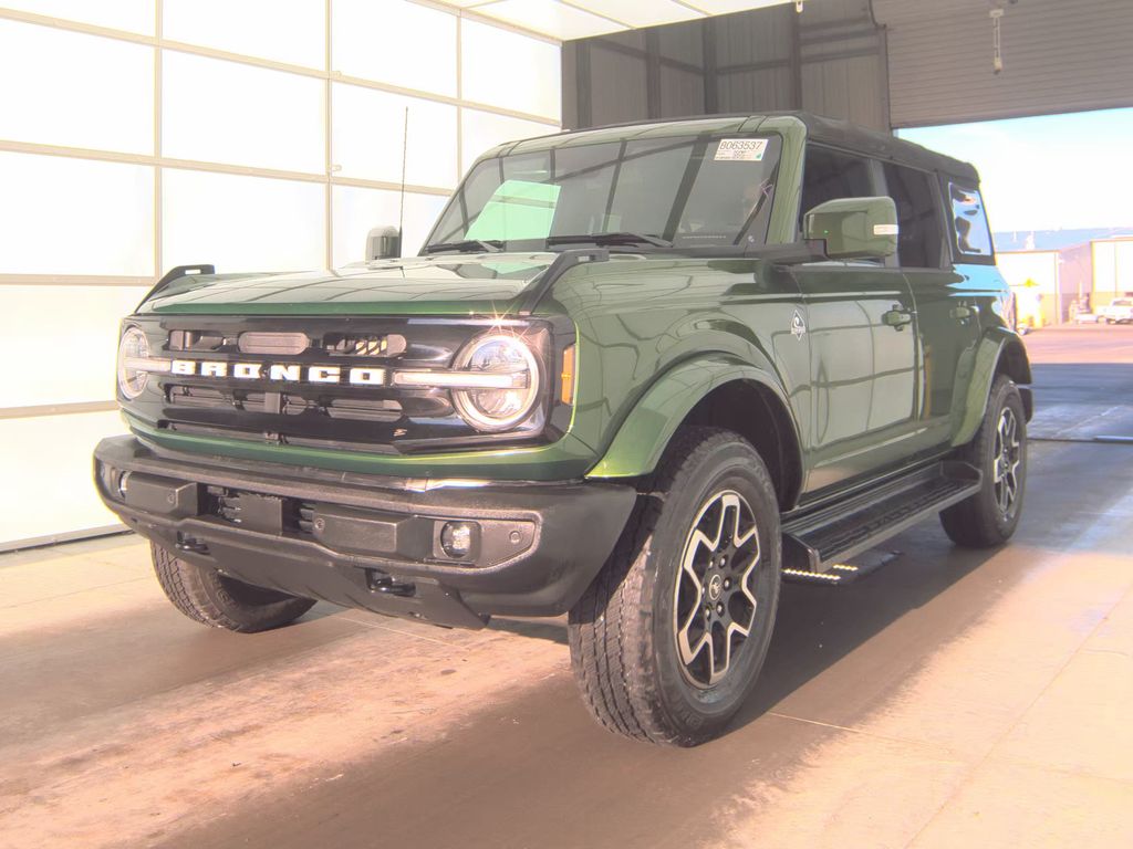 2025 Ford Bronco Outer Bank photo