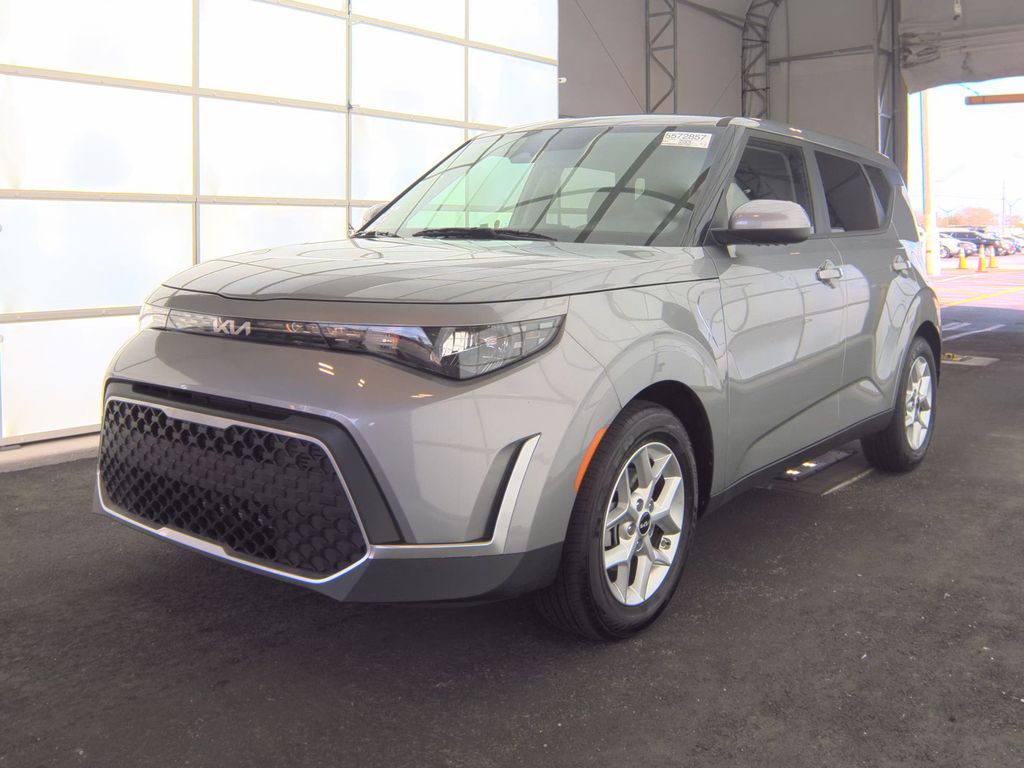 2025 Kia Soul LX photo