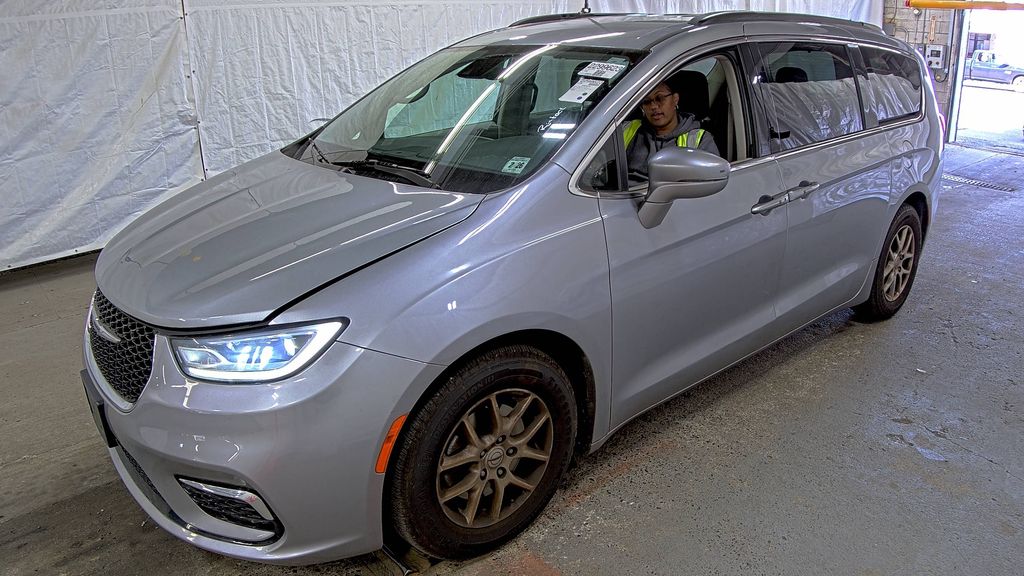 2021 Chrysler Pacifica Touring photo