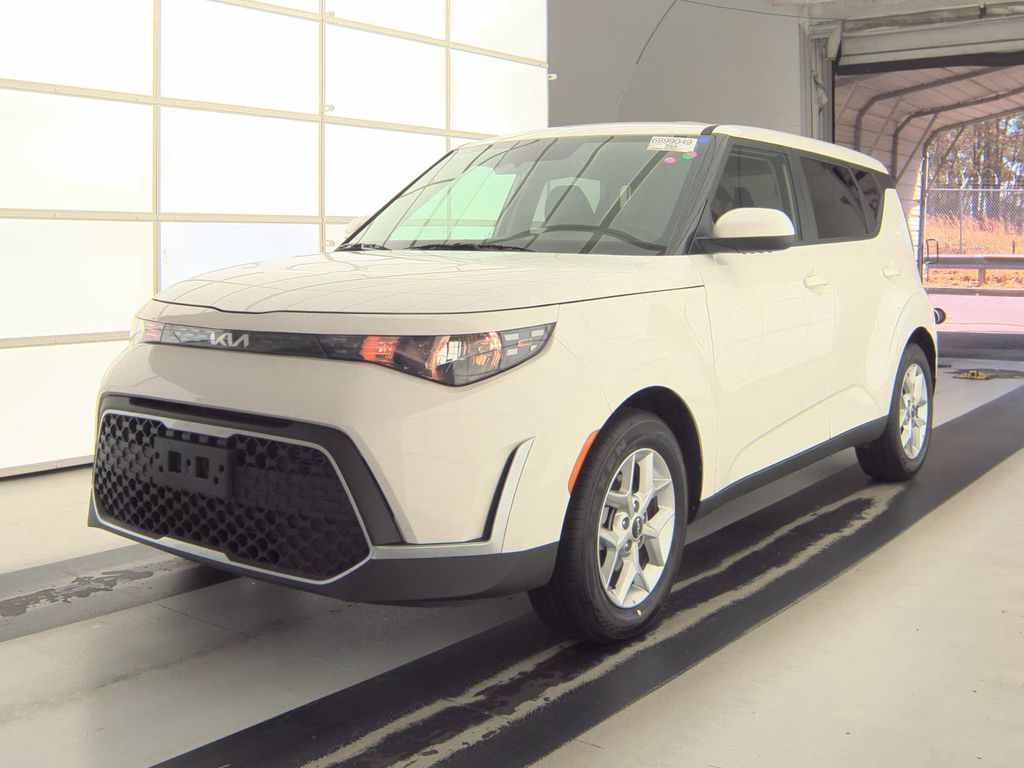 2025 Kia Soul LX photo