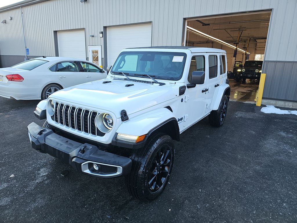 2025 Jeep Wrangler Sahara photo