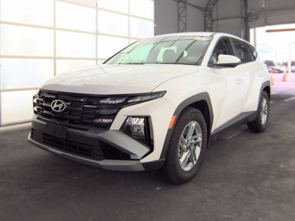 2025 Hyundai Tucson SE photo