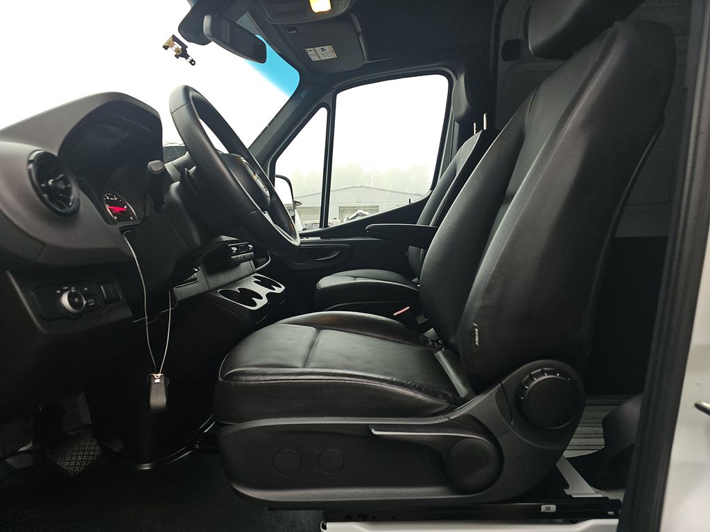 2025 Mercedes-Benz SPR 2500 Cargo photo