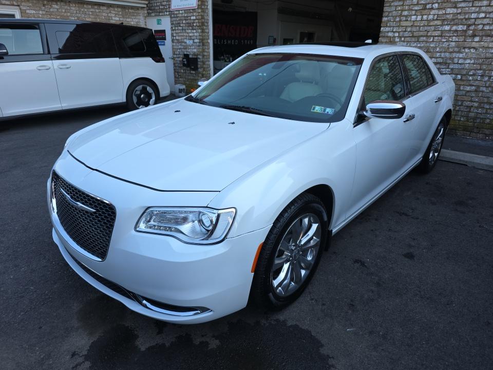 2015 Chrysler 300 300C photo