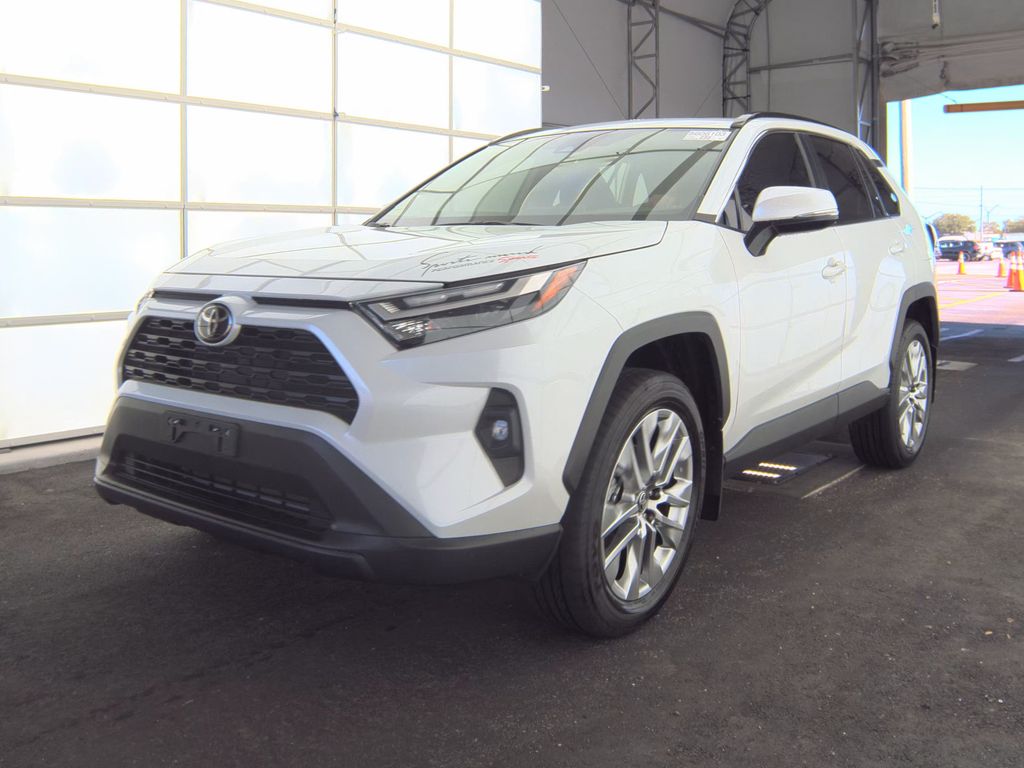 2025 Toyota RAV4 XLE Premiu photo