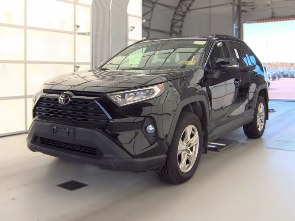 2021 Toyota RAV4 XLE photo