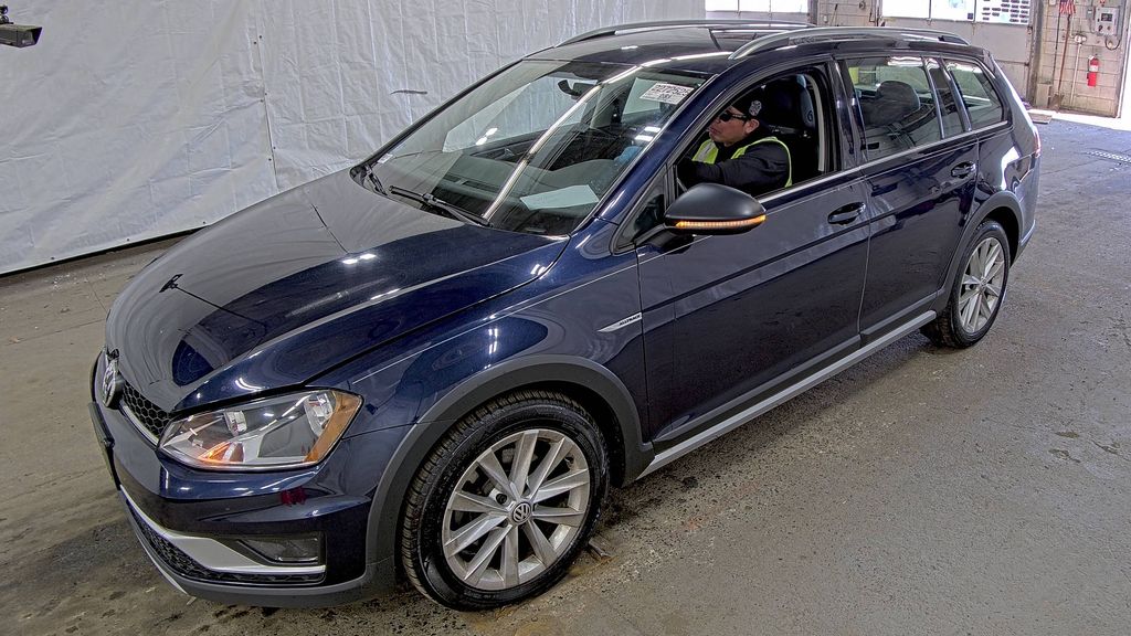 2017 Volkswagen Golf SE photo