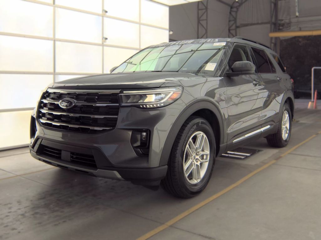 2025 Ford Explorer Active photo