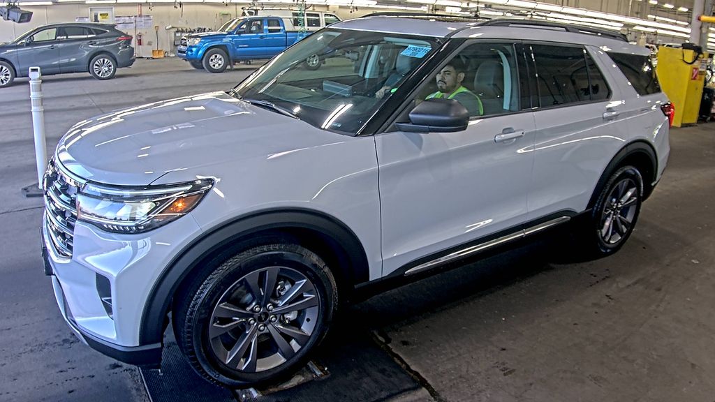 2025 Ford Explorer Active photo
