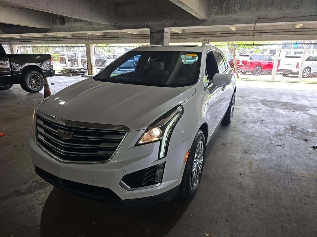2017 Cadillac XT5 Luxury FWD photo