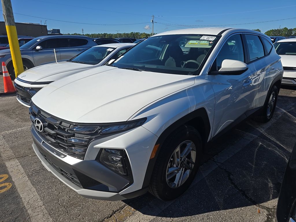 2025 Hyundai Tucson SE photo