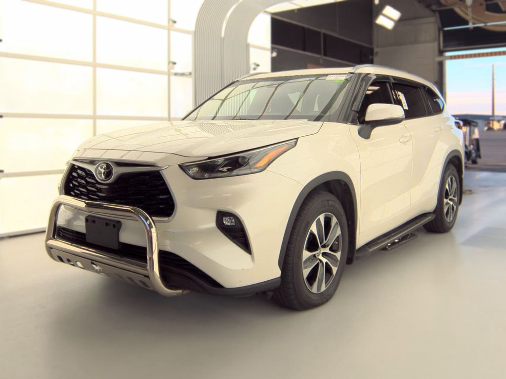 2021 Toyota Highlander XLE photo