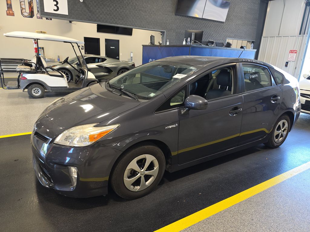 2015 Toyota Prius 4 photo
