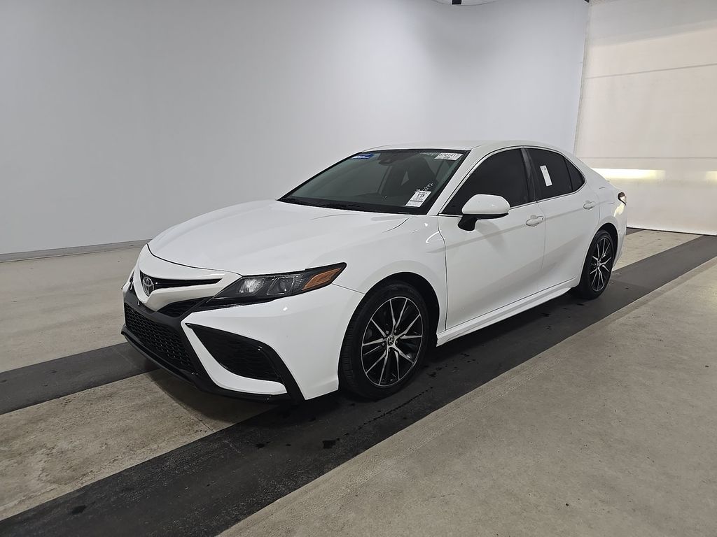 2021 Toyota Camry SE photo