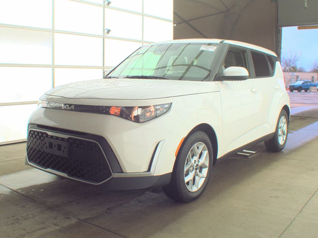 2025 Kia Soul LX photo