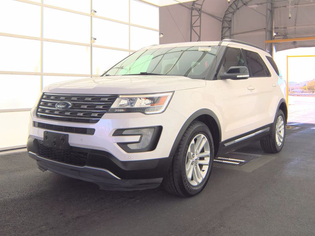 2017 Ford Explorer XLT photo