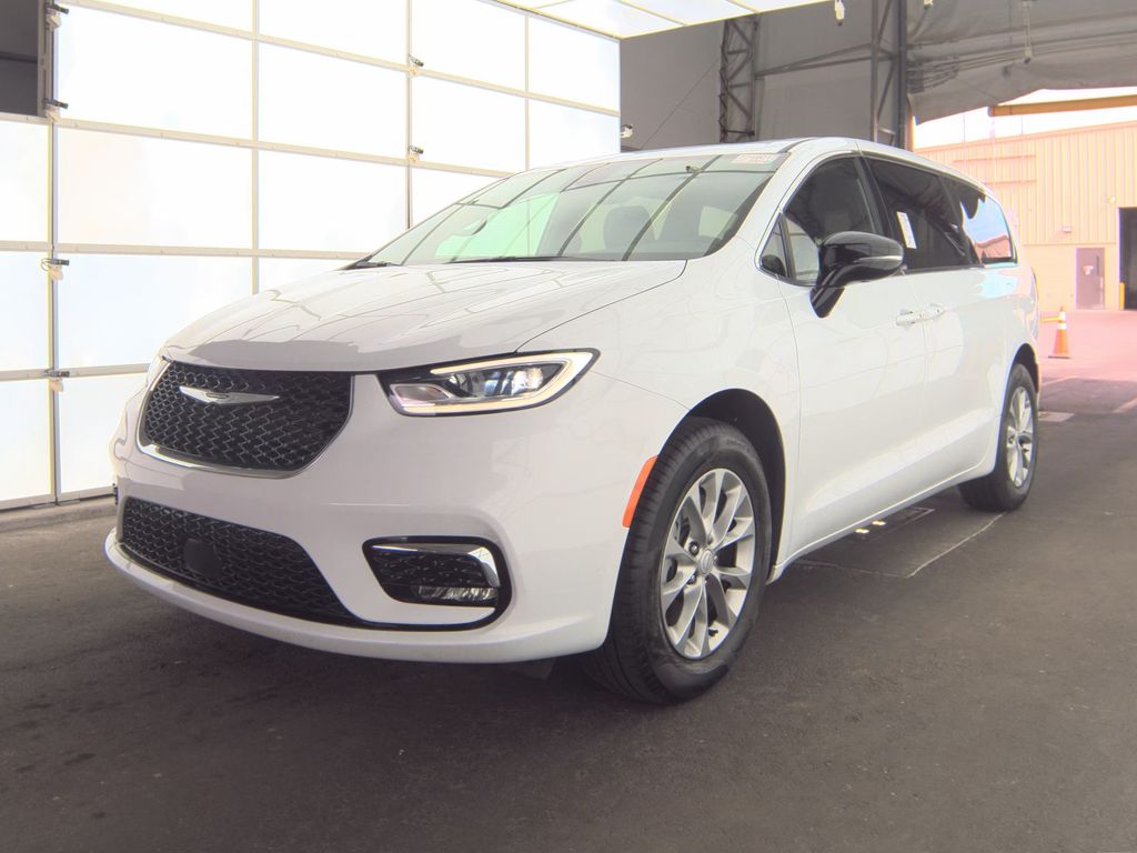 2026 Chrysler Pacifica Limited photo