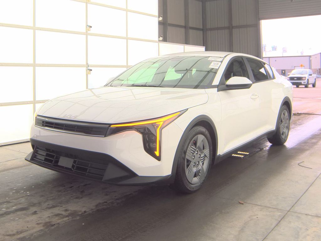 2025 Kia K4 LX photo