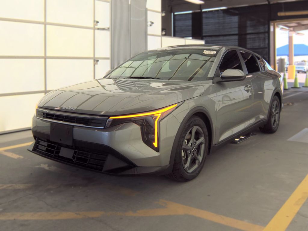 2025 Kia K4 LXS photo
