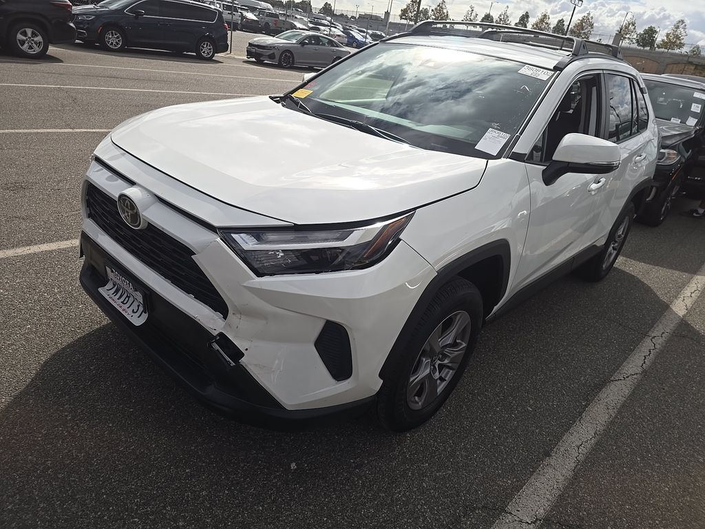 2025 Toyota RAV4 XLE photo