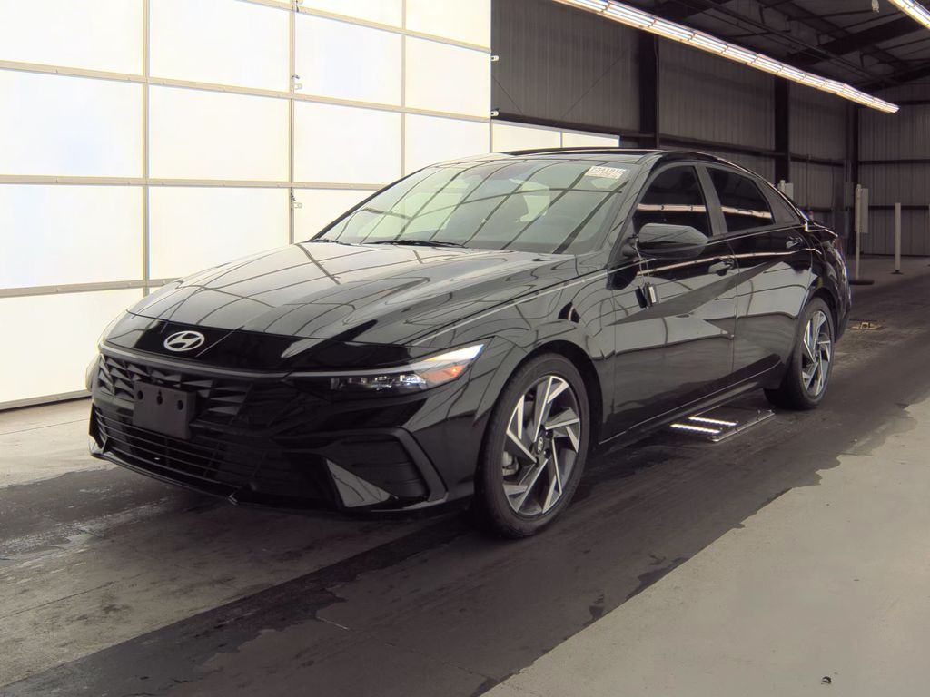 2025 Hyundai Elantra SEL Sport photo