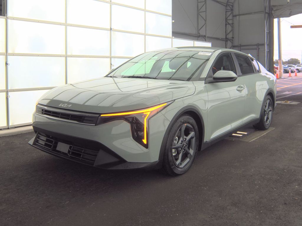 2025 Kia K4 LXS photo