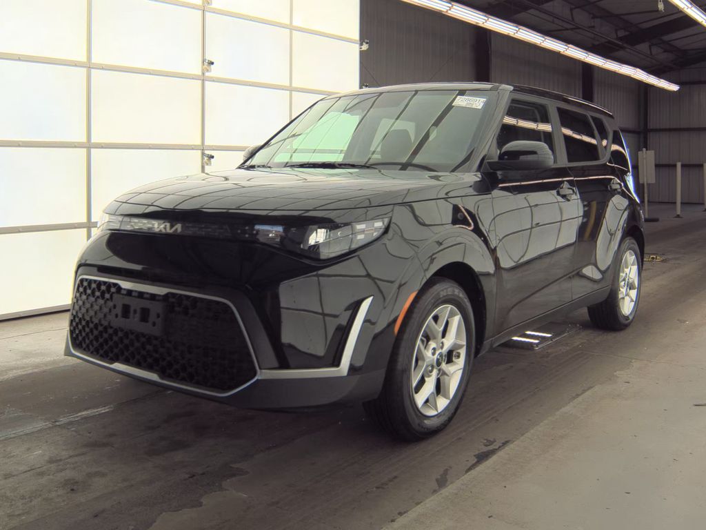 2025 Kia Soul LX photo