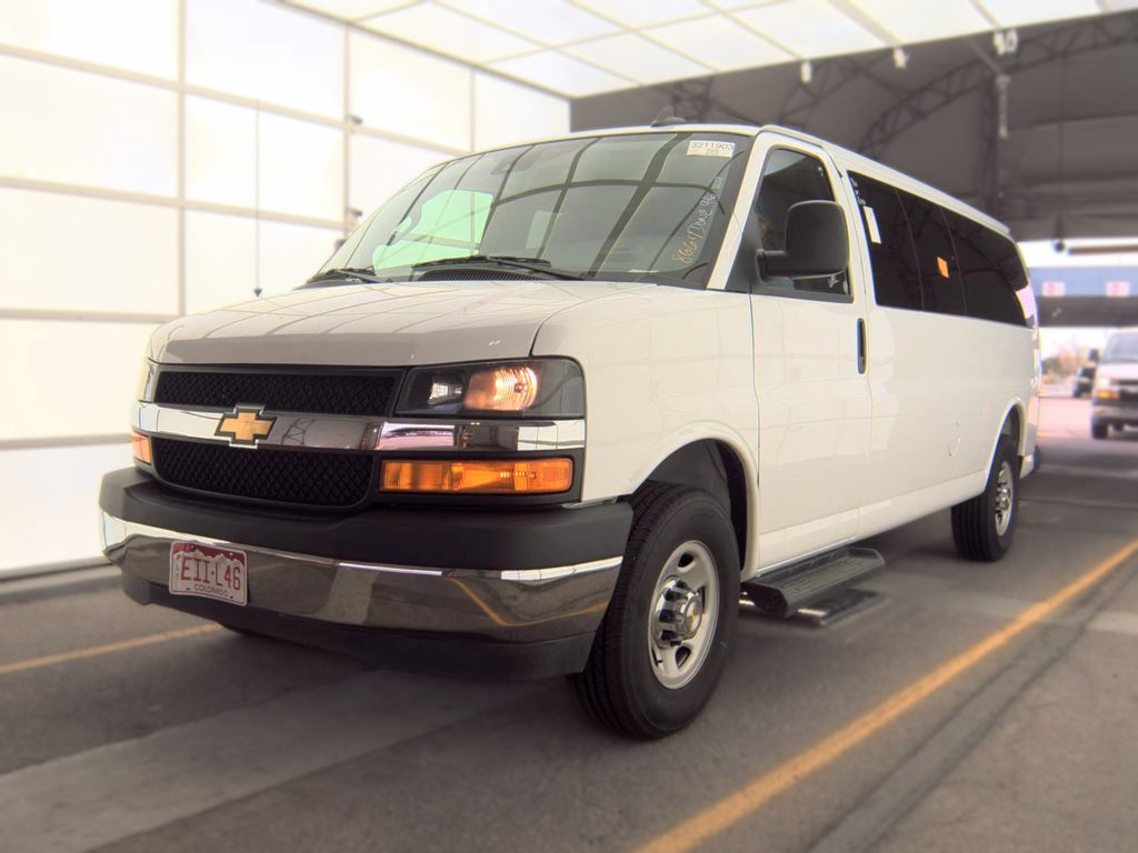 2025 Chevrolet G3500 Pass LT photo