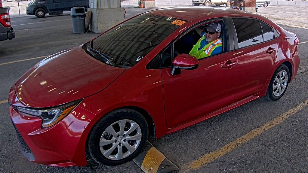 2021 Toyota Corolla LE photo