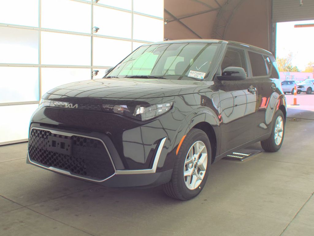 2025 Kia Soul LX photo