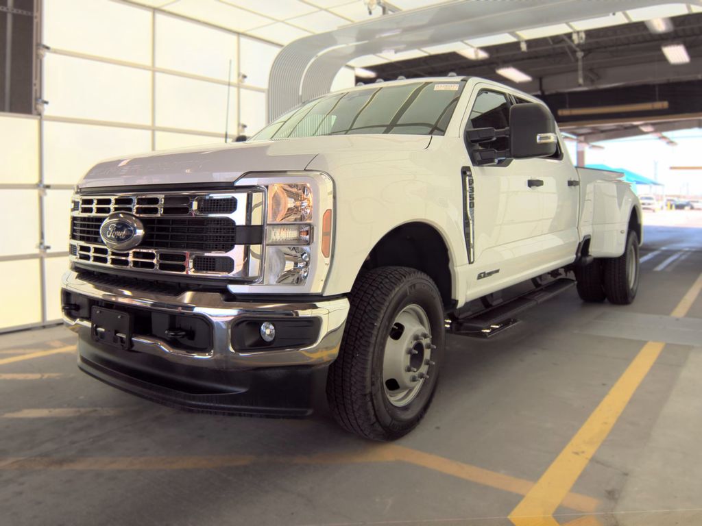 2025 Ford F-350 DRW XLT photo