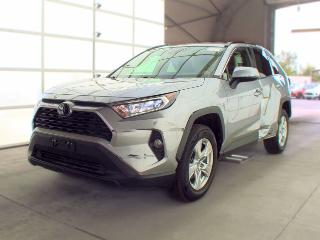 2021 Toyota RAV4 XLE photo