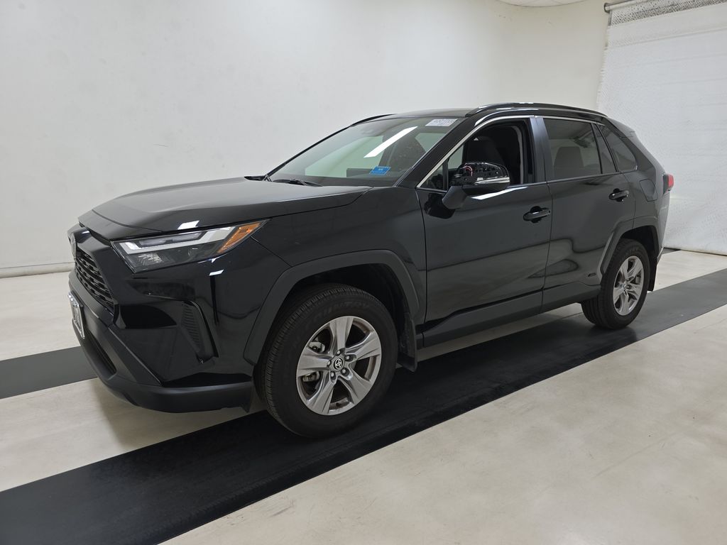 2025 Toyota RAV4 Hybrid XLE photo