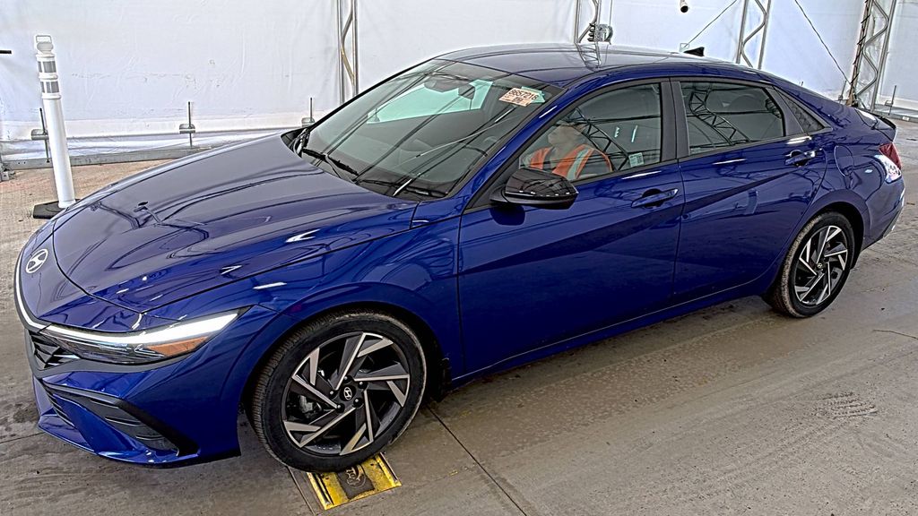 2025 Hyundai Elantra SEL Sport photo