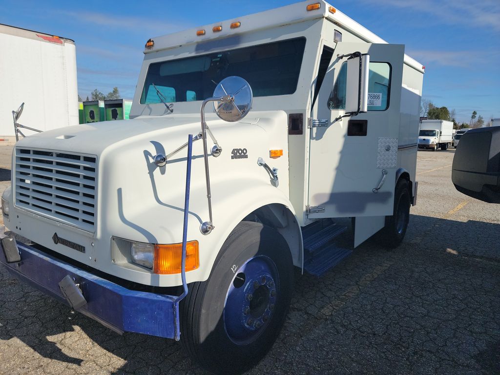 1998 International 4700 photo
