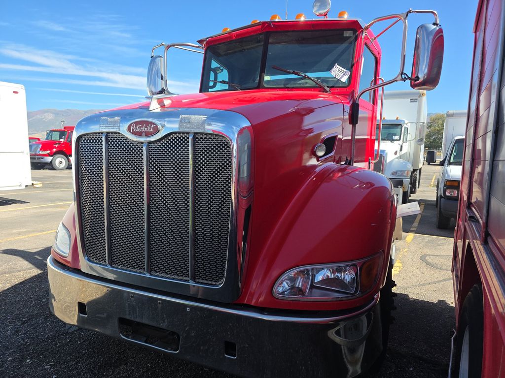 2010 Peterbilt 384 photo