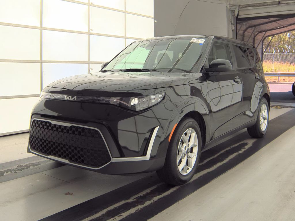 2025 Kia Soul LX photo