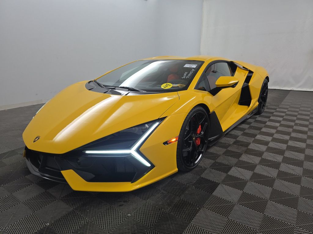 2025 Lamborghini Revuelto photo