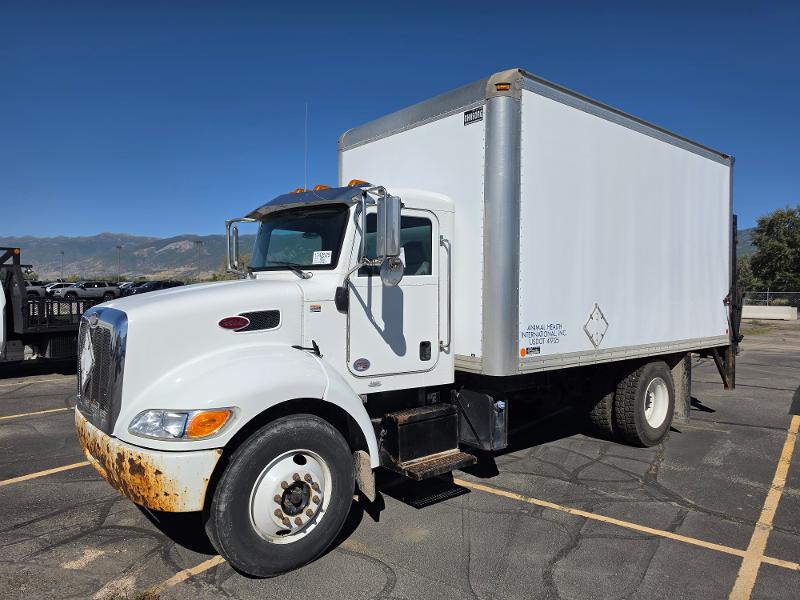 2018 Peterbilt 330 photo
