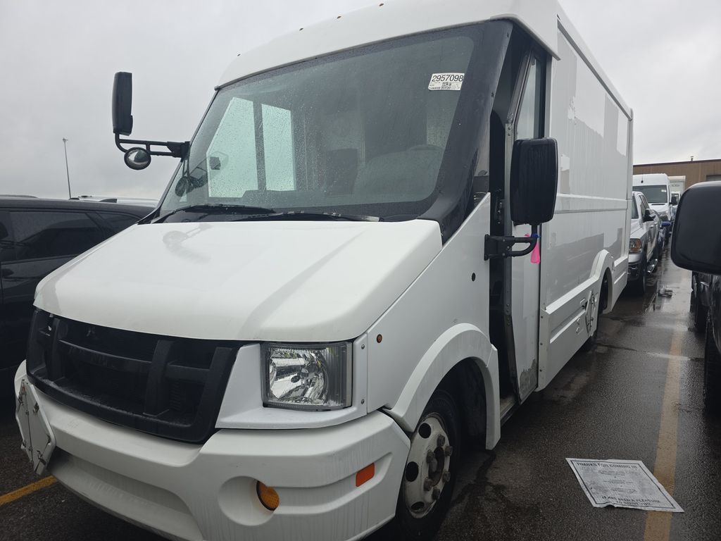 2013 Isuzu Reach photo