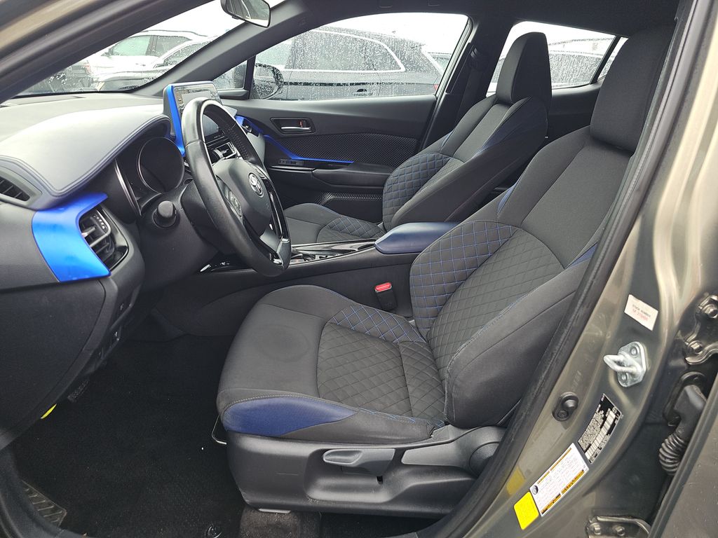2021 Toyota C-HR XLE photo